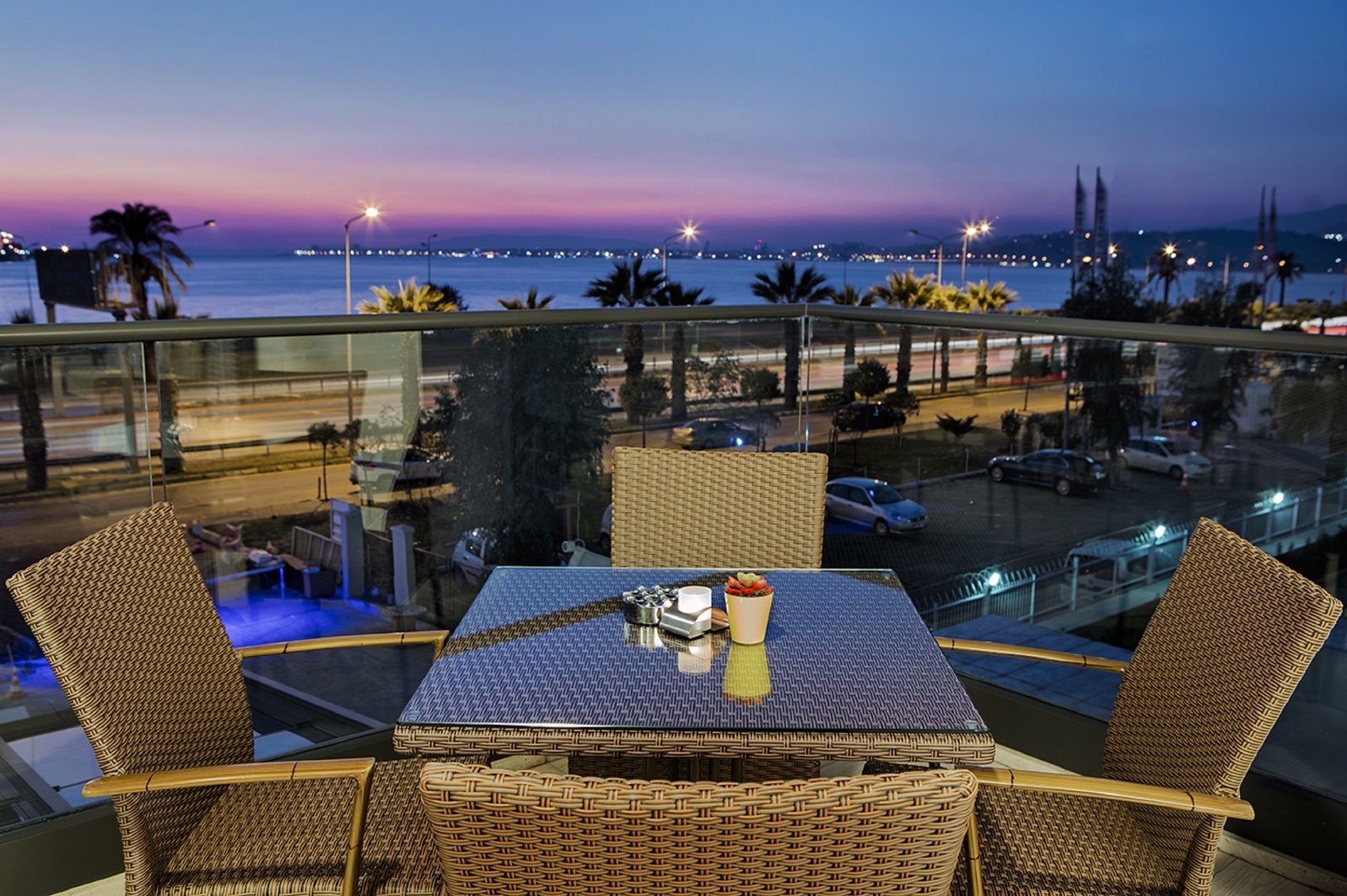 Hilton Garden Inn Izmir Bayrakli Esterno foto